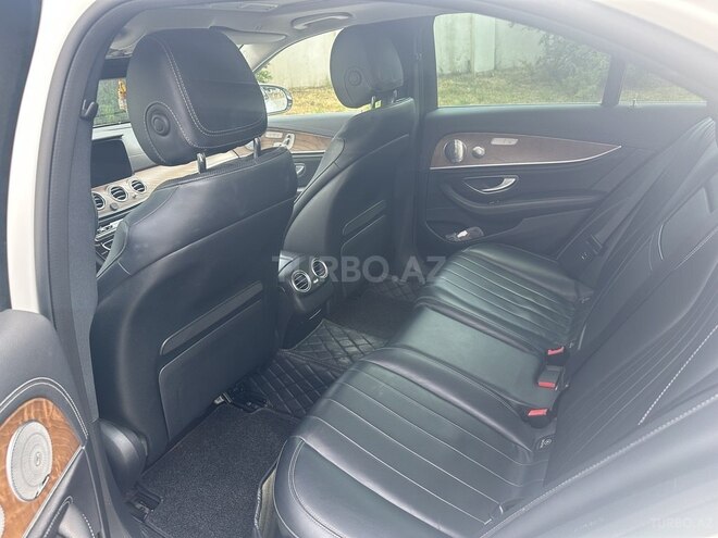 Mercedes E 300-9