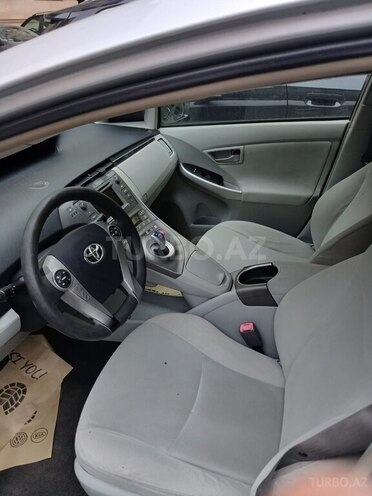 Toyota Prius-4