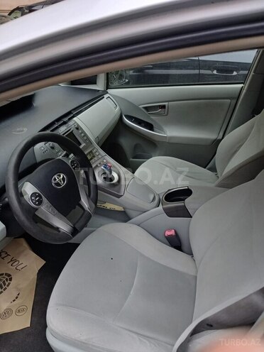 Toyota Prius-3