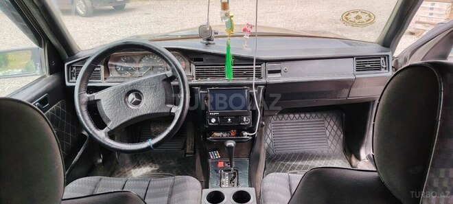 Mercedes 190-8