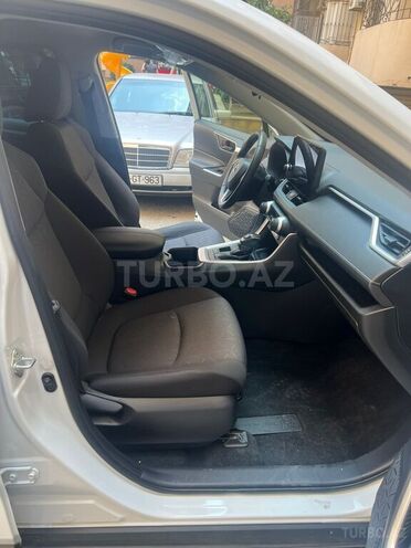Toyota RAV4-9