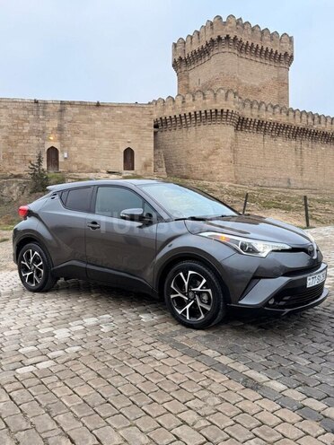 Toyota C-HR-1