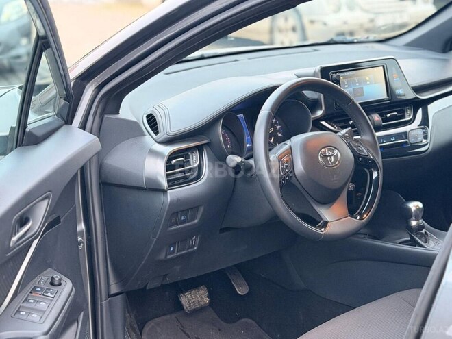 Toyota C-HR-4