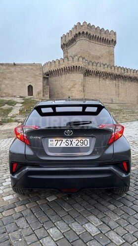 Toyota C-HR-2