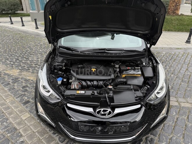 Hyundai Elantra-21