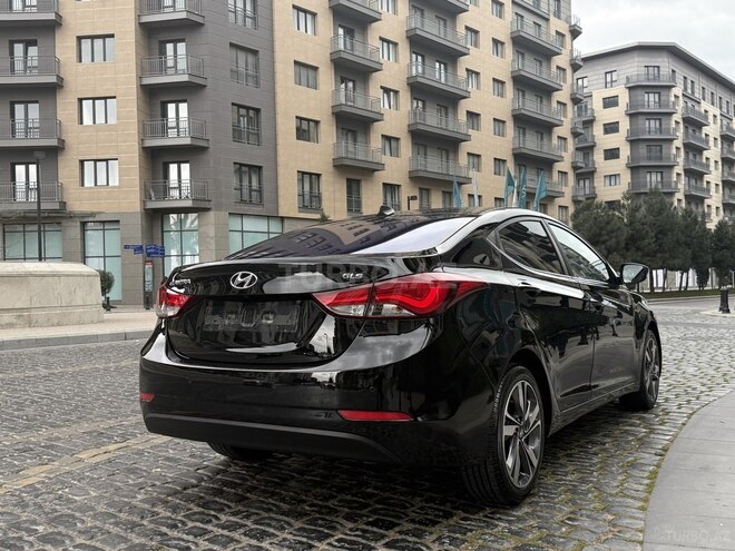 Hyundai Elantra-11