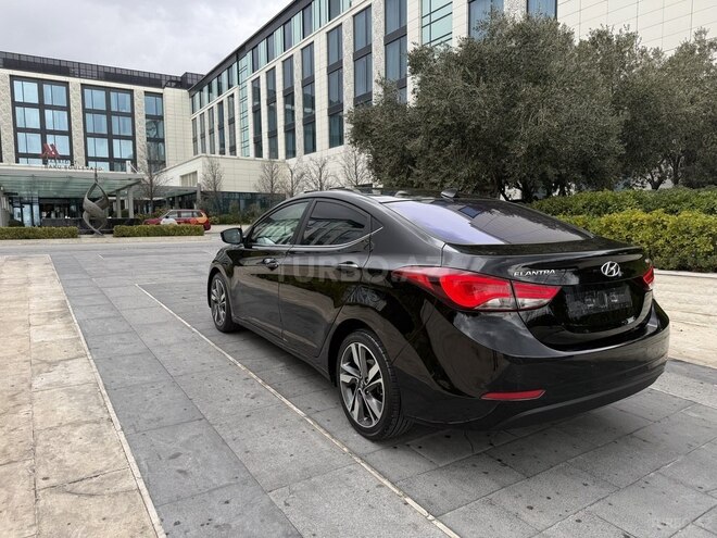 Hyundai Elantra-18