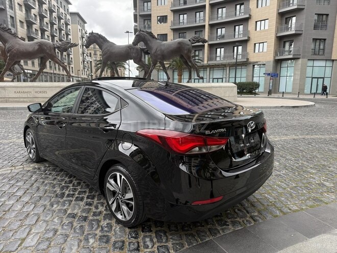 Hyundai Elantra-3