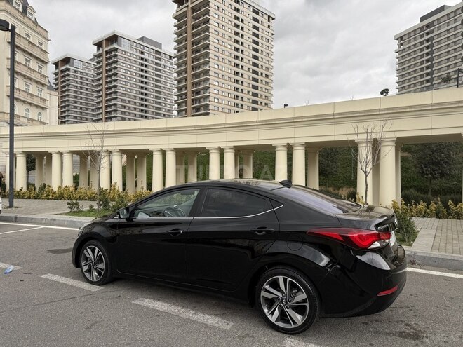 Hyundai Elantra-14