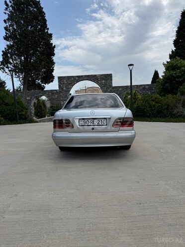 Mercedes E 220-2