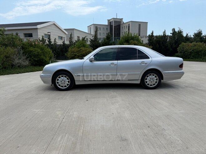 Mercedes E 220-3
