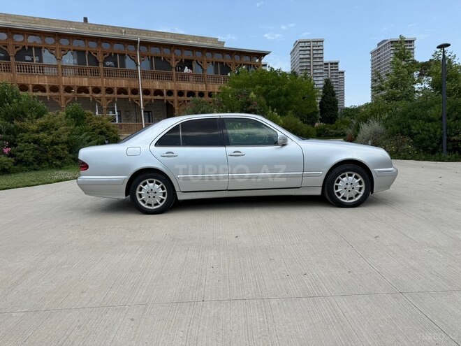 Mercedes E 220-4