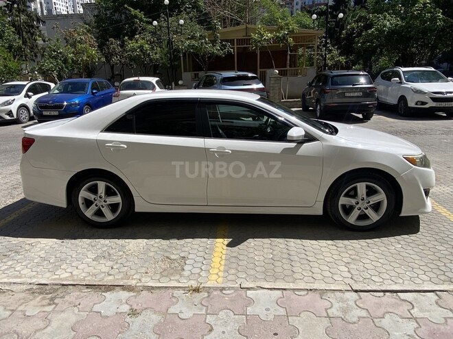 Toyota Camry-5