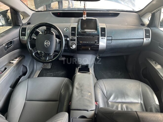 Toyota Prius-12