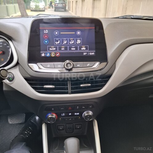 Chevrolet Onix-10
