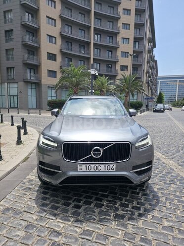 Volvo XC90-1