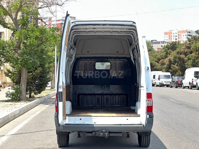 Ford Transit-9