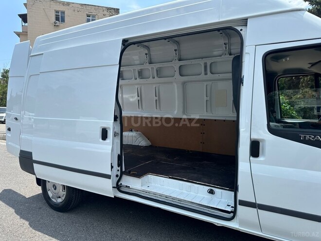 Ford Transit-10