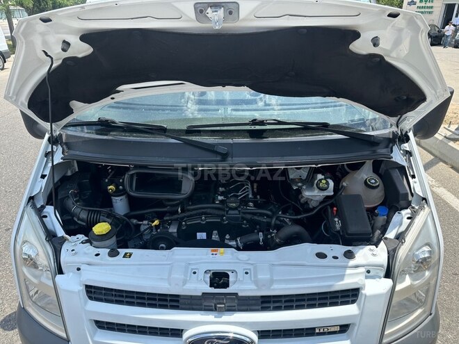 Ford Transit-17