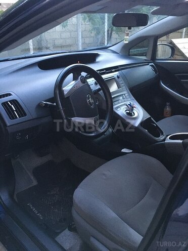 Toyota Prius-12