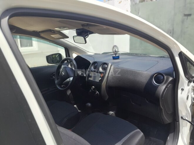Nissan Note-5