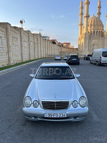 Mercedes E 320-1