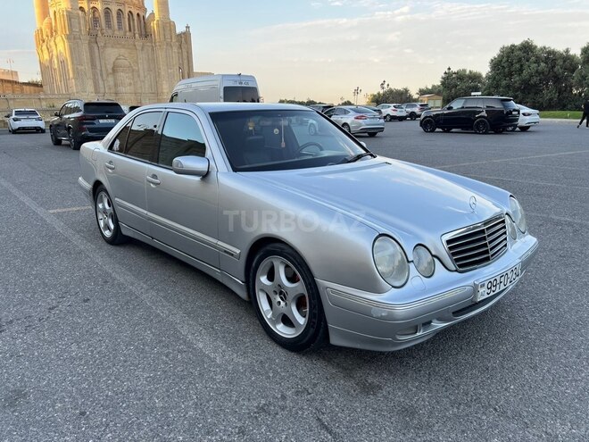 Mercedes E 320-2