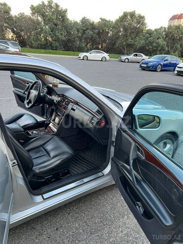 Mercedes E 320-12