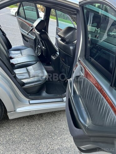 Mercedes E 320-17