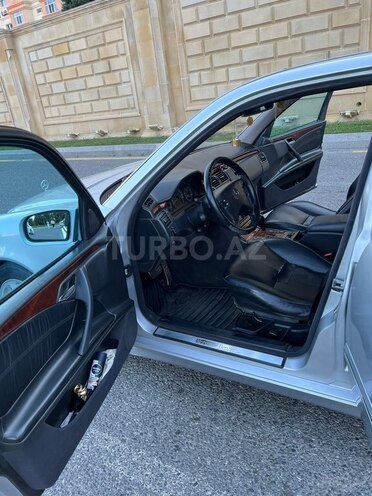 Mercedes E 320-13