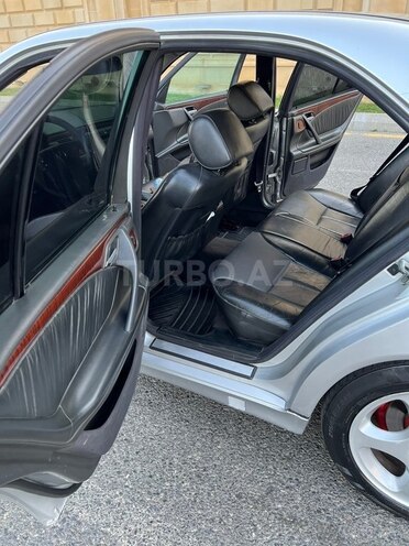 Mercedes E 320-16