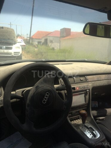 Audi A6-4