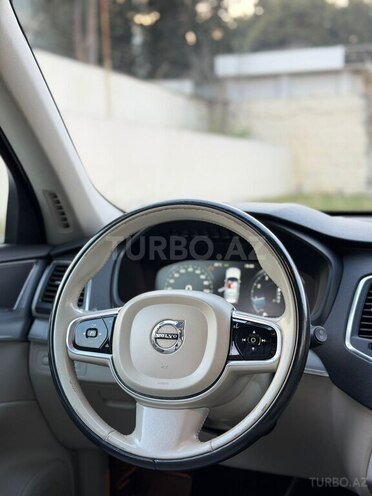 Volvo XC90-11