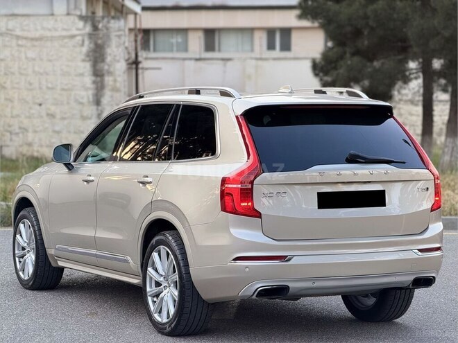 Volvo XC90-8