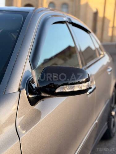 Mercedes E 350-13