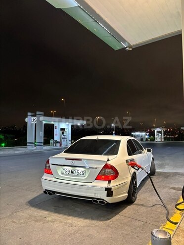 Mercedes E 240-5