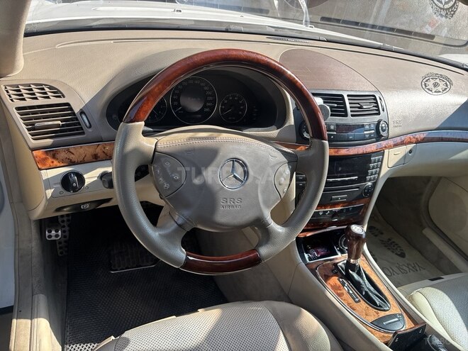 Mercedes E 240-16