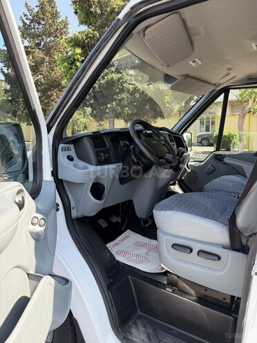 Ford Transit-19