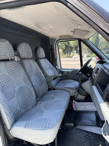 Ford Transit-25