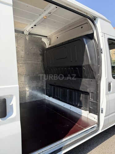 Ford Transit-12