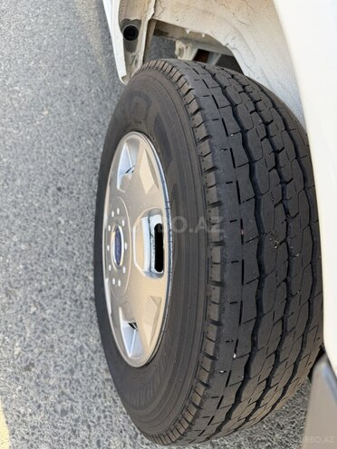 Ford Transit-21