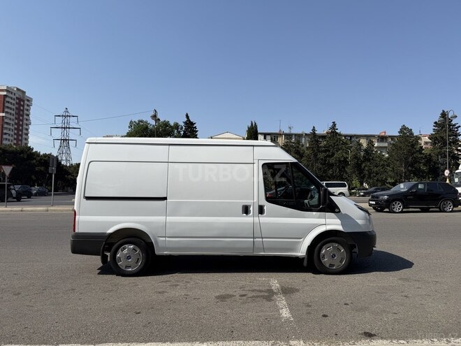 Ford Transit-5