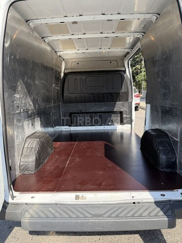 Ford Transit-13