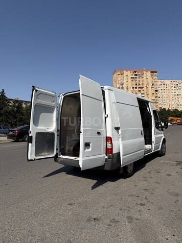 Ford Transit-8
