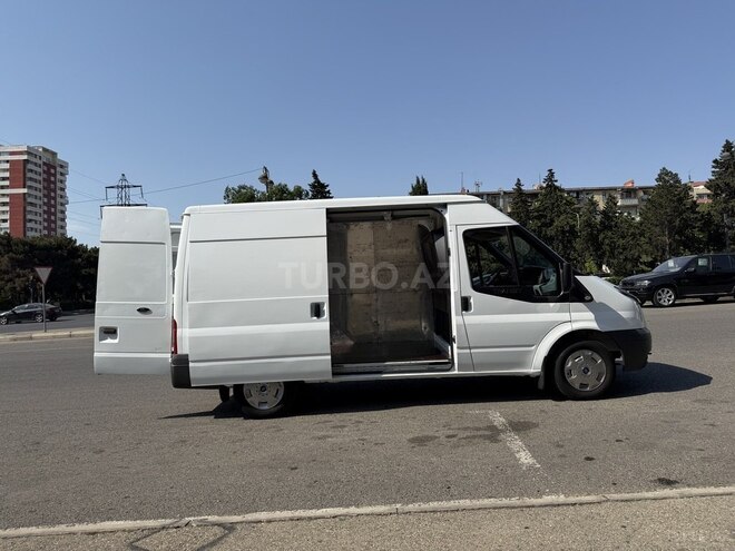Ford Transit-10