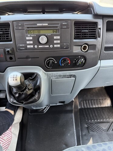 Ford Transit-24