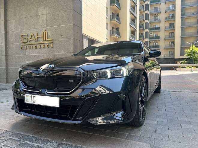 BMW i5-1