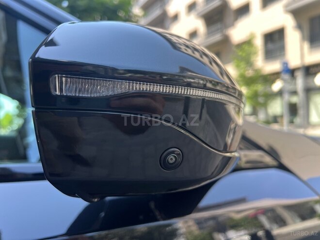 BMW i5-17