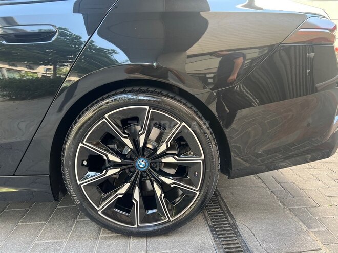 BMW i5-18