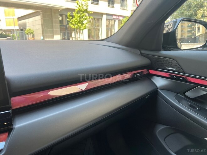 BMW i5-19
